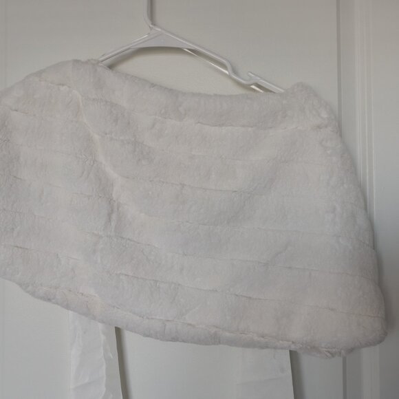 Bridal winter cape - Picture 3 of 5